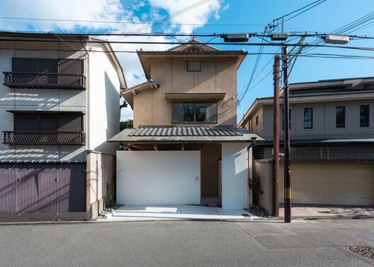 Old Homes, New Stories: 11 Traditional Japanese Homes Renovated for Modern Living  - Image 3 of 12