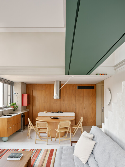 Apartamento Edifício Autem / Vapor arquitetura - Fotografia de Interiores, Cozinha, Madeira, Mesa, Cadeira, Iluminação