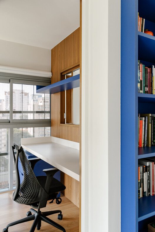 Apartamento Edifício Autem / Vapor arquitetura - Fotografia de Interiores, Prateleira, Iluminação, Cadeira