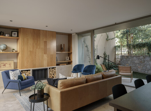 Casa SA207 / Vázquez Mellado - Fotografía interior, Sala de estar, Sillones, Madera, Iluminación, Mesas, Sillas