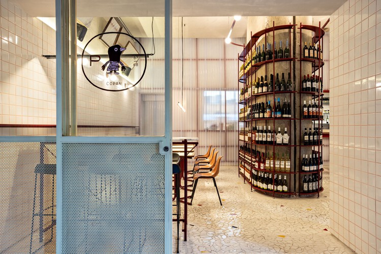 Paloma, Restaurante Bar y Tienda de Vinos / Americo Fajardo + Breno Felisbino + Lucas Scuratto - Fotografía interior, Vidrio