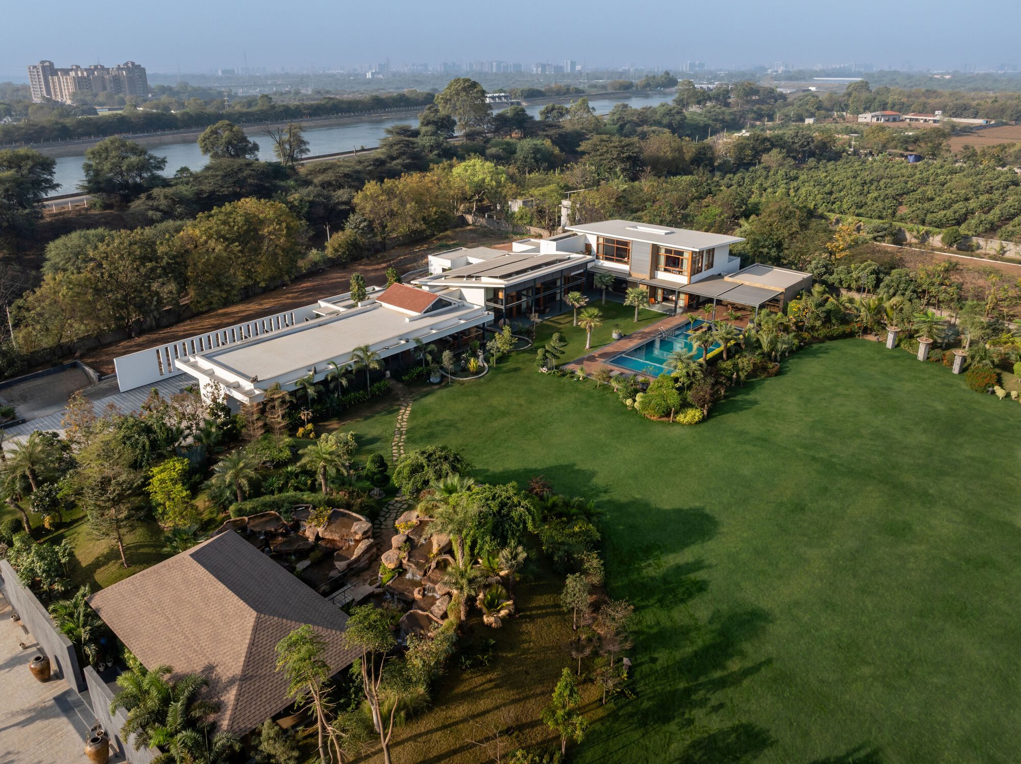 Gallery of Nirmay Villa / The Grid Architects - 18