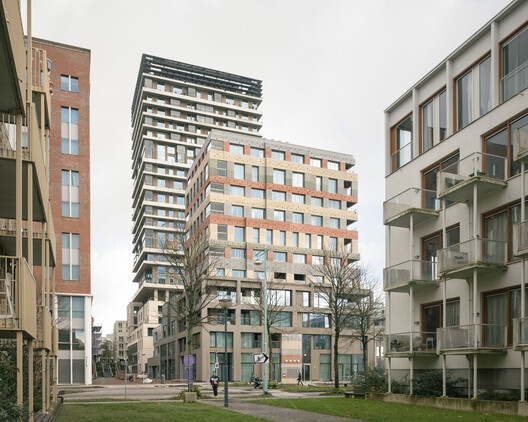 VERTICAL Building / NL Architects + Space Encounters + Studio Donna van Milligen Bielke + Chris Collaris Architects + VDNDP + i29 architects - Exterior Photography