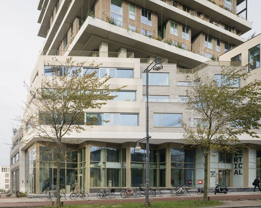 VERTICAL Building / NL Architects + Space Encounters + Studio Donna van Milligen Bielke + Chris Collaris Architects + VDNDP + i29 architects - Exterior Photography, Concrete
