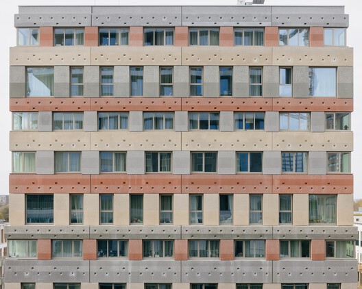VERTICAL Building / NL Architects + Space Encounters + Studio Donna van Milligen Bielke + Chris Collaris Architects + VDNDP + i29 architects - Image 11 of 98