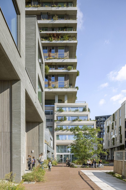 VERTICAL Building / NL Architects + Space Encounters + Studio Donna van Milligen Bielke + Chris Collaris Architects + VDNDP + i29 architects - Exterior Photography, Balcony