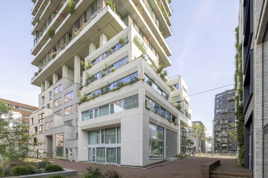 VERTICAL Building / NL Architects + Space Encounters + Studio Donna van Milligen Bielke + Chris Collaris Architects + VDNDP + i29 architects - Exterior Photography, Balcony