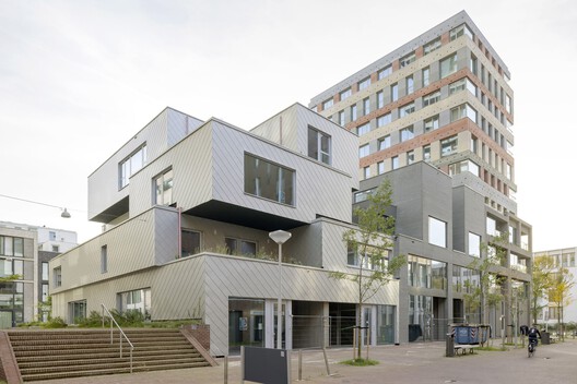 VERTICAL Building / NL Architects + Space Encounters + Studio Donna van Milligen Bielke + Chris Collaris Architects + VDNDP + i29 architects - Exterior Photography