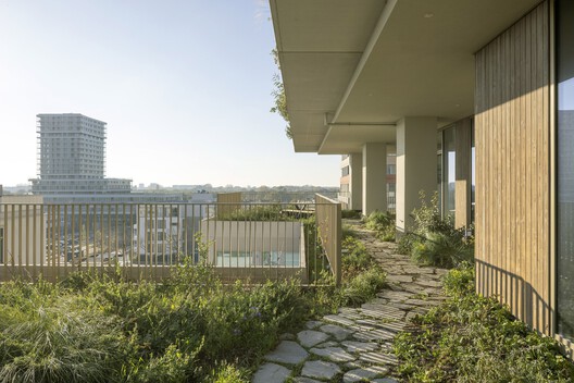 VERTICAL Building / NL Architects + Space Encounters + Studio Donna van Milligen Bielke + Chris Collaris Architects + VDNDP + i29 architects - Image 30 of 98