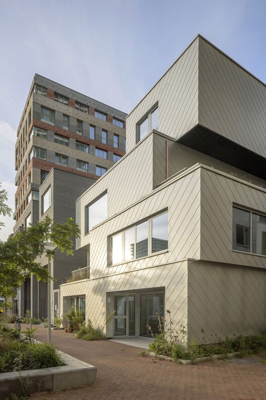 VERTICAL Building / NL Architects + Space Encounters + Studio Donna van Milligen Bielke + Chris Collaris Architects + VDNDP + i29 architects - Exterior Photography