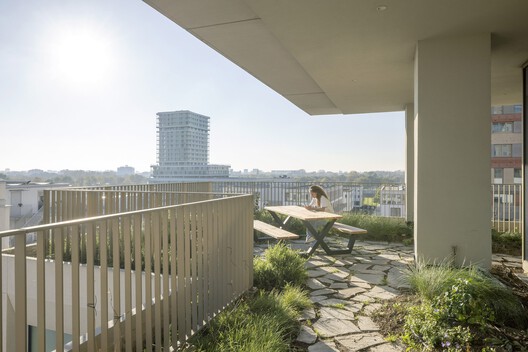 VERTICAL Building / NL Architects + Space Encounters + Studio Donna van Milligen Bielke + Chris Collaris Architects + VDNDP + i29 architects - Interior Photography, Balcony, Concrete
