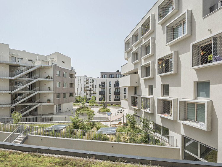 Quartiershaus am Stadtbalkon / feld72 - Exterior Photography, Balcony, Concrete