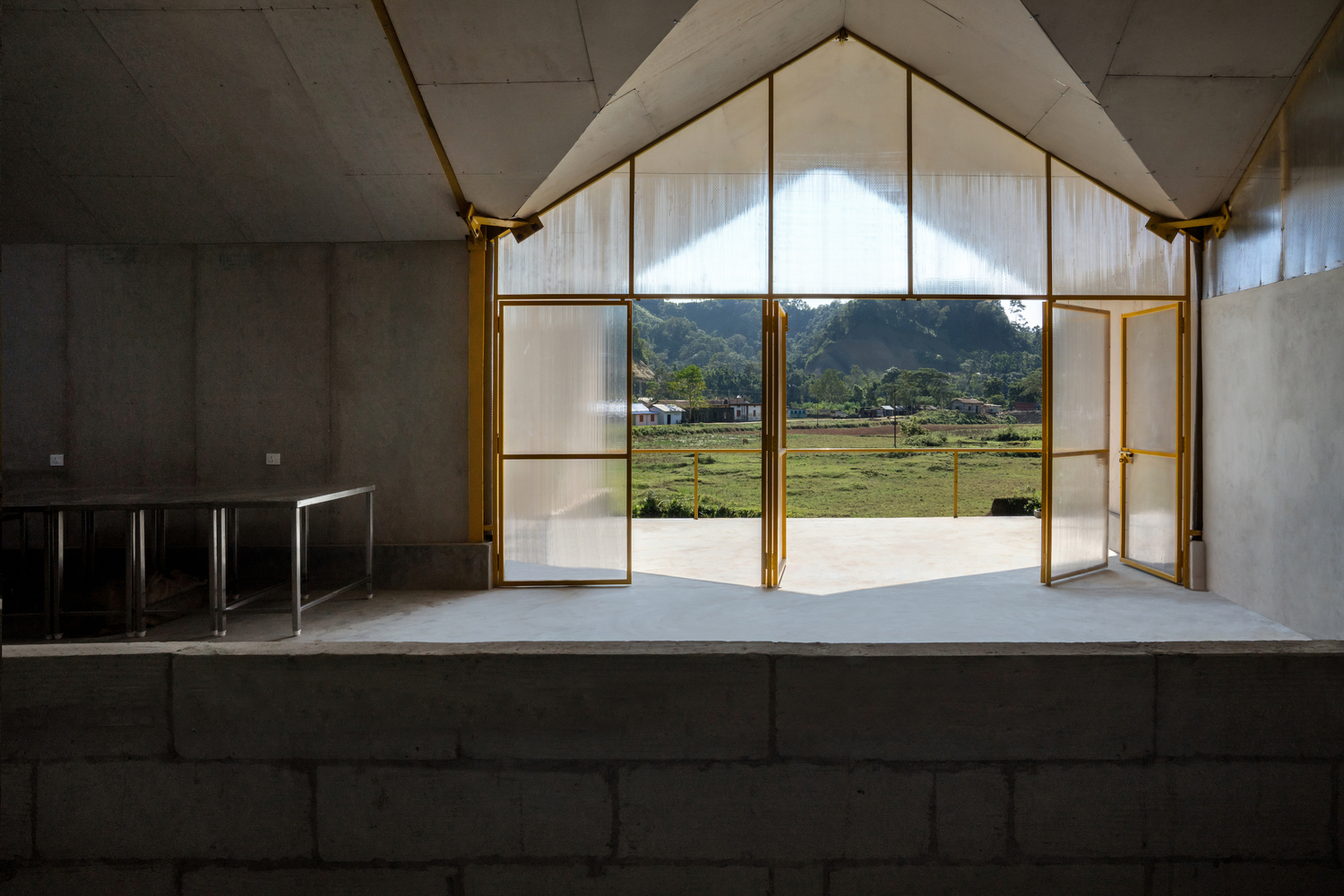 Unidad de Procesamiento de Yaca y Centro Comunitario / atArchitecture - Fotografía interior