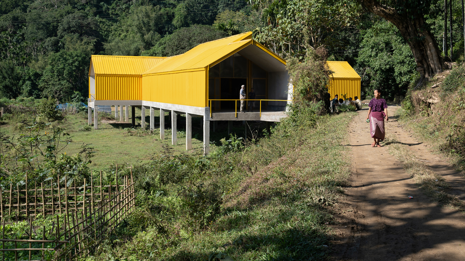 Unidad de Procesamiento de Yaca y Centro Comunitario / atArchitecture - Fotografía exterior