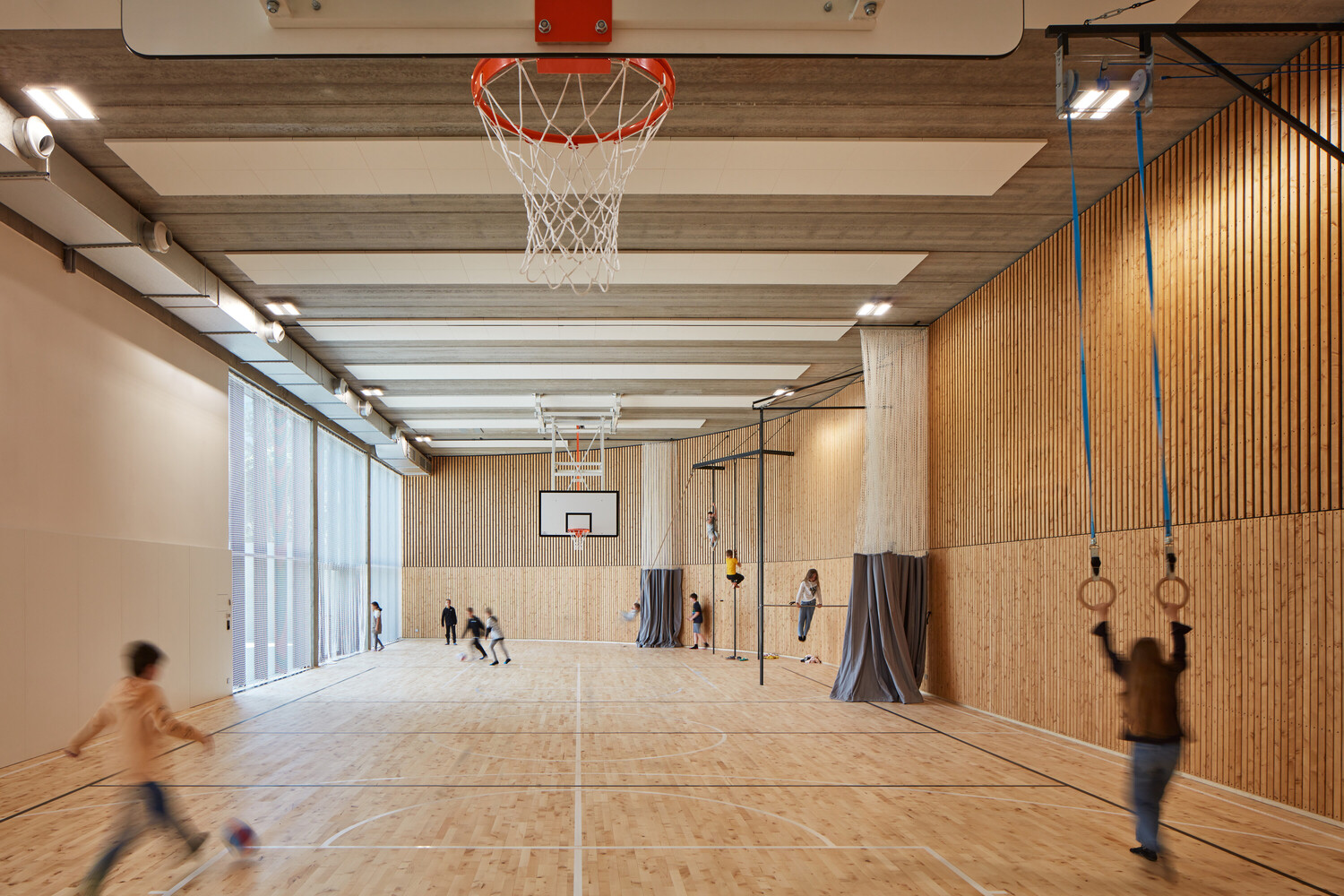 Escola Primária Duhovka / ra15 - Fotografia de Interiores