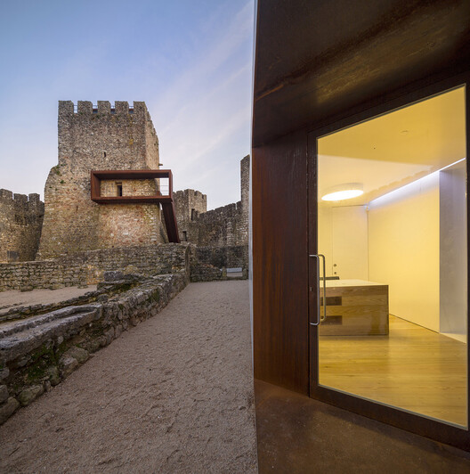 Beyond the Walls: 21 Contemporary Interventions in Castles and Fortresses - Image 25 of 30