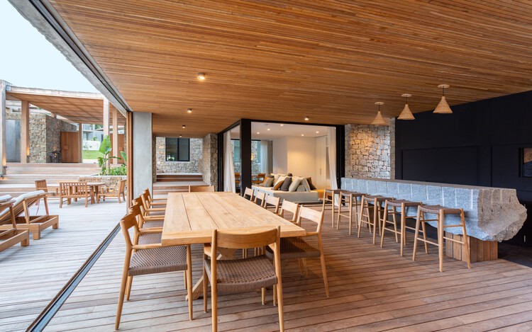 Casa Bougain / Pacífica Arquitectura - Fotografía interior, Comedor, Madera, Mesas, Terraza, Sillas