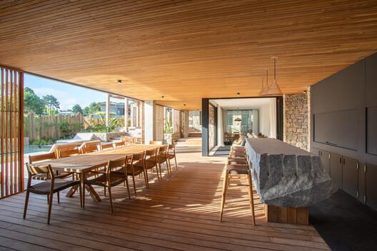 Casa Bougain / Pacífica Arquitectura - Fotografía interior, Comedor, Madera, Sillas, Fijación Vigas, Terraza