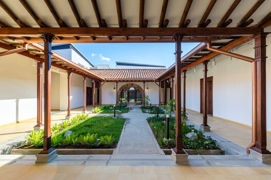 Edificio de la nueva sede Diócesis Sonsón Rionegro / AD Arquitectura + Diseño Urbano SAS - Imagen 43 de 56