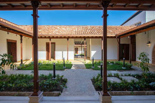 Edificio de la nueva sede Diócesis Sonsón Rionegro / AD Arquitectura + Diseño Urbano SAS - Imagen 44 de 56