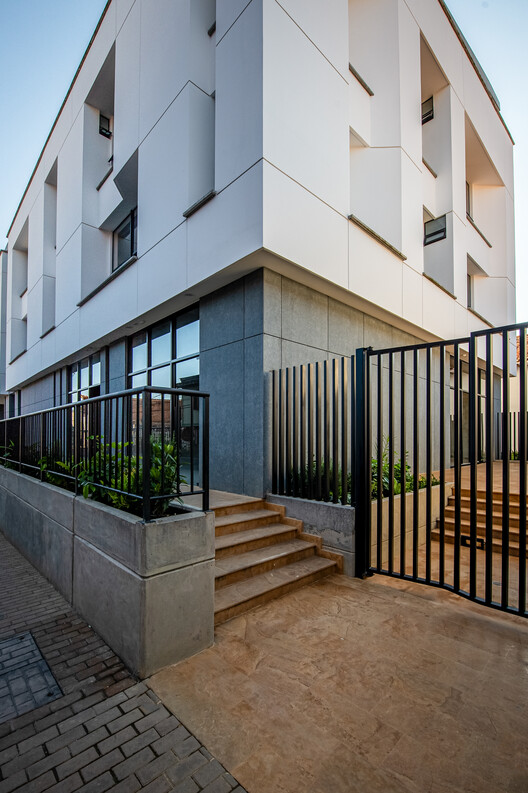 Edificio de la nueva sede Diócesis Sonsón Rionegro / AD Arquitectura + Diseño Urbano SAS - Fotografía exterior