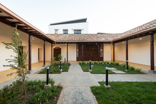 Edificio de la nueva sede Diócesis Sonsón Rionegro / AD Arquitectura + Diseño Urbano SAS - Imagen 18 de 56