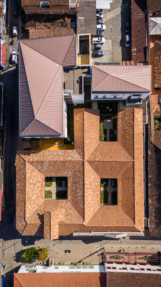 Edificio de la nueva sede Diócesis Sonsón Rionegro / AD Arquitectura + Diseño Urbano SAS - Fotografía exterior