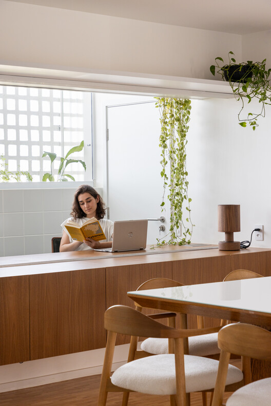 Apartamento Nery / ARQBR Arquitetura e Urbanismo - Fotografia de Interiores, Cozinha, Madeira, Mesa, Iluminação, Cadeira