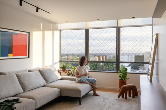 Apartamento Nery / ARQBR Arquitetura e Urbanismo Apartamento Nery / ARQBR Arquitetura e Urbanismo - Fotografia de Interiores, Sala de Estar, Sofá, Vidro, Cadeira