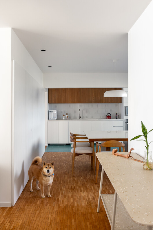 Apartamento Nery / ARQBR Arquitetura e Urbanismo Apartamento Nery / ARQBR Arquitetura e Urbanismo - Fotografia de Interiores, Cozinha, Madeira, Bancada, Cadeira