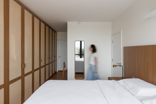 Apartamento Nery / ARQBR Arquitetura e Urbanismo Apartamento Nery / ARQBR Arquitetura e Urbanismo - Fotografia de Interiores, Dormitório, Madeira, Cama