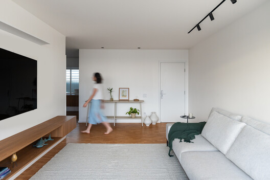 Apartamento Nery / ARQBR Arquitetura e Urbanismo Apartamento Nery / ARQBR Arquitetura e Urbanismo - Fotografia de Interiores, Madeira, Sofá, Iluminação