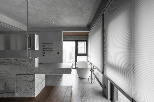 Stone Whisper Residence / KC Design Studio - Interior Photography, Bathroom, Lighting, Countertop, Bathtub