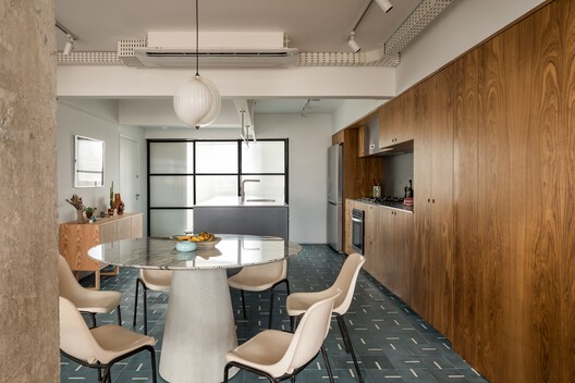 Apartamento Araruama / Arquea Arquitetos Apartamento Araruama / Arquea Arquitetos - Fotografia de Interiores, Cozinha, Madeira, Mesa, Cadeira, Iluminação