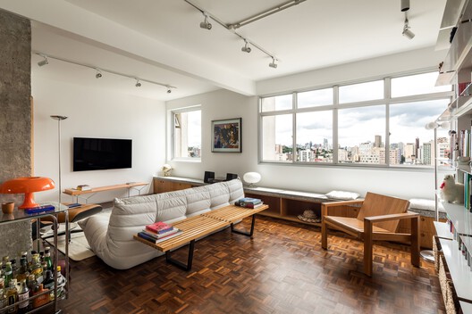 Apartamento Araruama / Arquea Arquitetos Apartamento Araruama / Arquea Arquitetos - Fotografia de Interiores, Sala de Estar, Sofá, Mesa, Cadeira