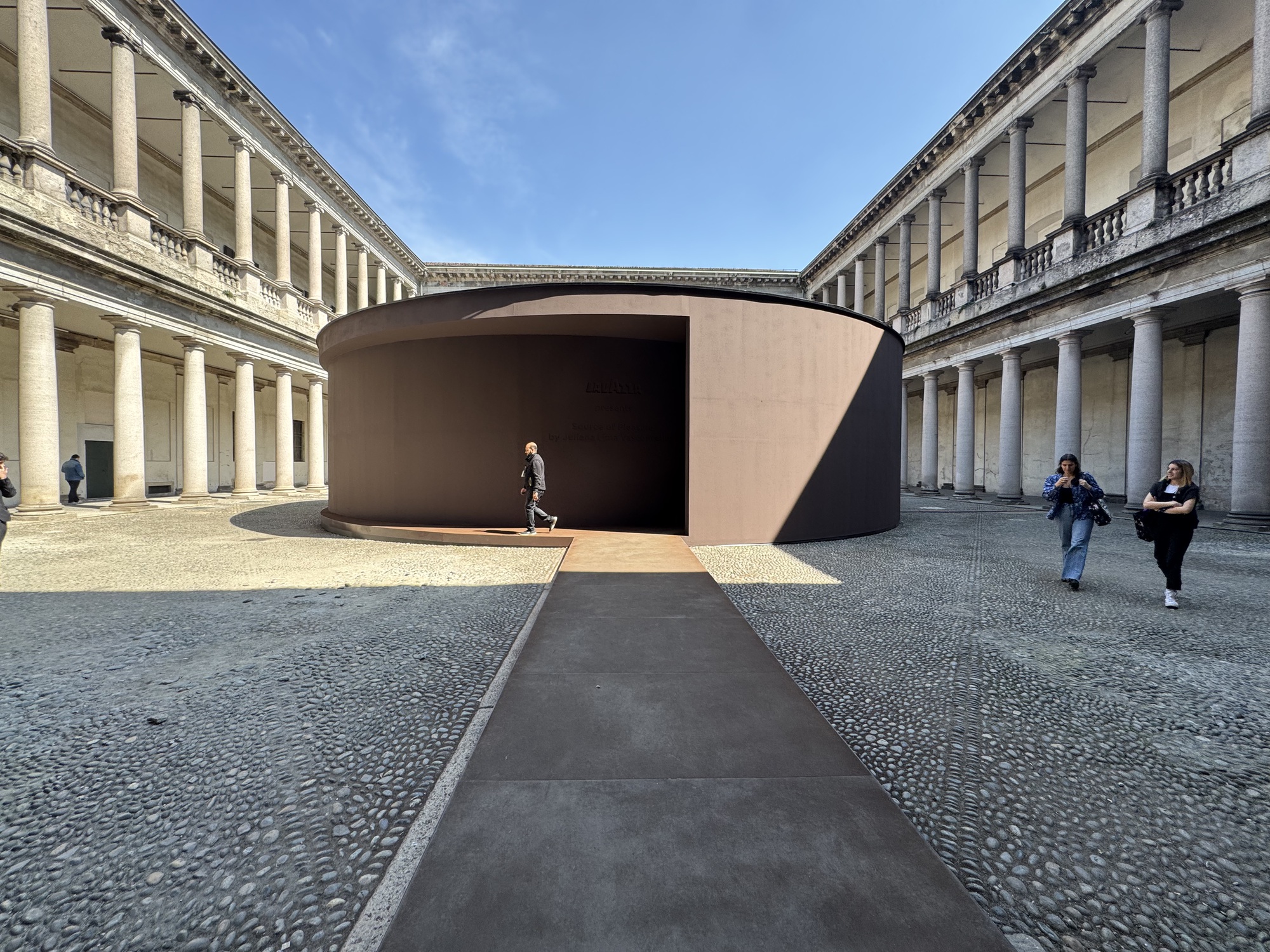 画廊 2025 年米兰设计周和米兰国际家具展上的 10 个建筑装置 - 7