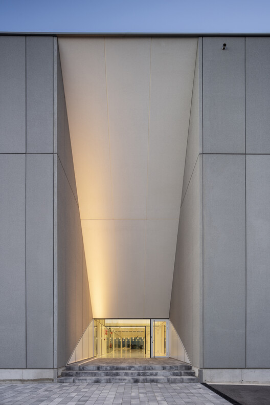 Edificio industrial y oficinas / Fransmas architects - Imagen 11 de 20