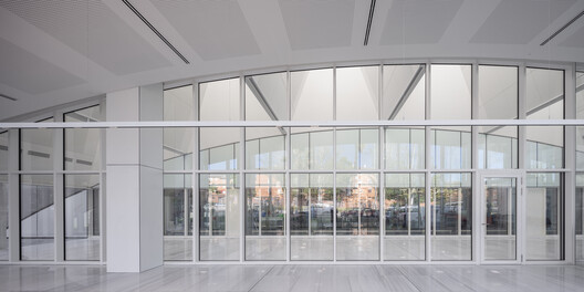 Edificio industrial y oficinas / Fransmas architects - Imagen 3 de 20
