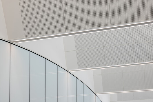 Edificio industrial y oficinas / Fransmas architects - Imagen 12 de 20
