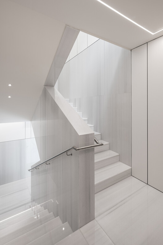 Edificio industrial y oficinas / Fransmas architects - Imagen 15 de 20