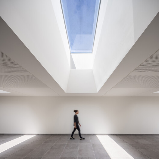 Edificio industrial y oficinas / Fransmas architects - Fotografía interior