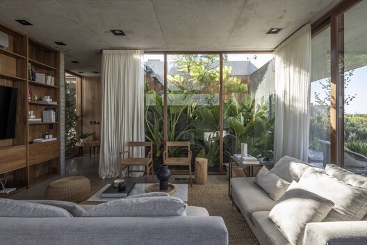 Casa de Las Aves / Estudio Simbiosis - Fotografía interior, Sala de estar, Sillas