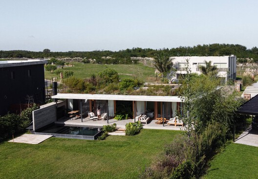 Casa de Las Aves / Estudio Simbiosis - Fotografía exterior, Jardín, Patio interior