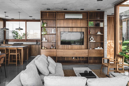 Casa de Las Aves / Estudio Simbiosis - Fotografía interior, Madera, Sillones, Mesas, Estanterías, Sillas