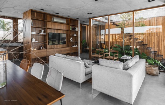 Casa de Las Aves / Estudio Simbiosis - Fotografía interior, Sala de estar, Madera, Sillones, Mesas, Sillas