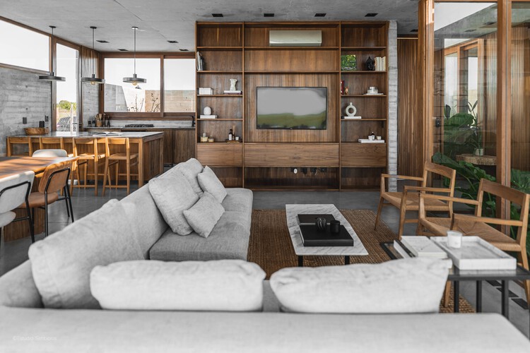 Casa de Las Aves / Estudio Simbiosis - Fotografía interior, Sala de estar, Sillones, Madera, Mesas, Sillas