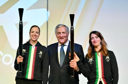 Carlo Ratti Designs Olympic and Paralympic Torches for Milano Cortina 2026 - Image 5 of 9