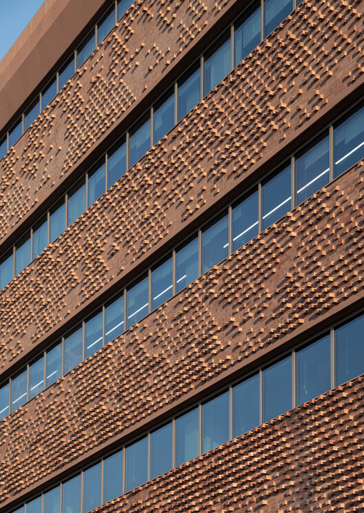 HUB26 Complejo de oficinas en Thessaloniki / Divercity Architects - Fotografía interior, Ladrillo