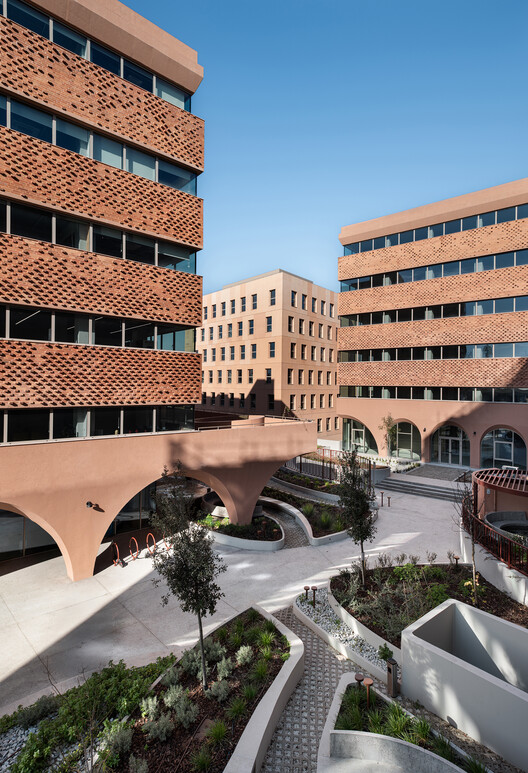 HUB26 Complejo de oficinas en Thessaloniki / Divercity Architects - Fotografía exterior, Concreto
