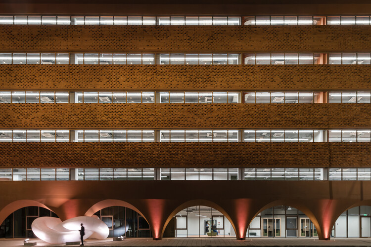 HUB26 Complejo de oficinas en Thessaloniki / Divercity Architects - Imagen 10 de 22